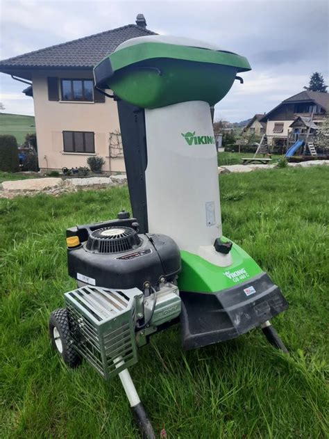 fotografia benzínového záhradného drviča Viking GB 460 C