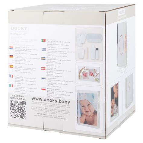 Ilustrácia detských rúk držiacich nožnice a strihajúcich papier.