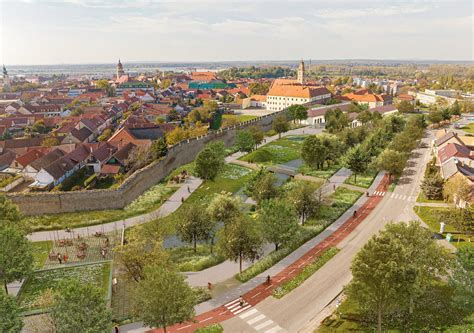 Tematické foto: Pohľad na vchod do záhradníctva s množstvom rastlín a spokojnými zákazníkmi