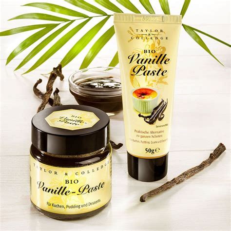 fotografia zberu vanilkových strukov na plantáži