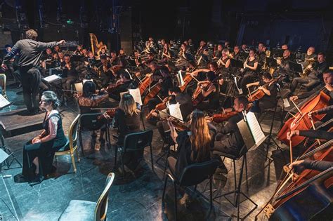 orchester na pódiu Štátneho divadla Košice