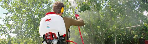 schéma rozdelenia záhradných postrekovačov podľa typu pohonu: ručné, akumulátorové a motorové