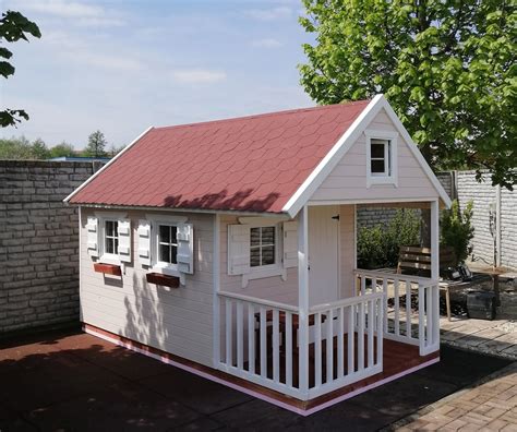 Tabuľka porovnania vlastností plechových, plastových a drevených domčekov podľa ceny a údržby