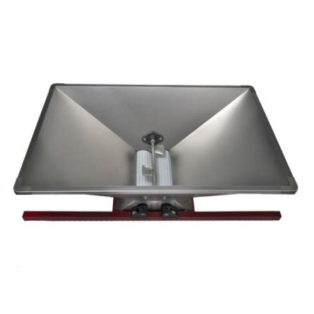 Foto: elektrický drvič hrozna FERMER s detailami konštrukcie