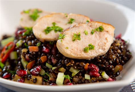 Infografika znázorňujúca funkciu pečene a vplyv čiernej reďkovky na jej detoxikáciu