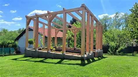 skleník s rastlinami paradajok