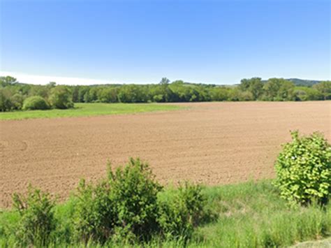 Tematické foto: Vyschnutá krajina a pôda v Dominikánskej republike, zdôrazňujúce vodnú krízu.