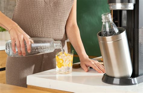 Schéma: Použitie mikroklímy pomocou sklenenej fľaše alebo priesvitnej fólie na udržanie vlhkosti