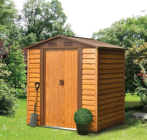 Záhradný domček typu Vidra XL situovaný v upravenej záhrade