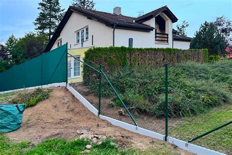 Schéma umiestnenia vinice na svahu s južnou expozíciou a ochranou pred severným vetrom