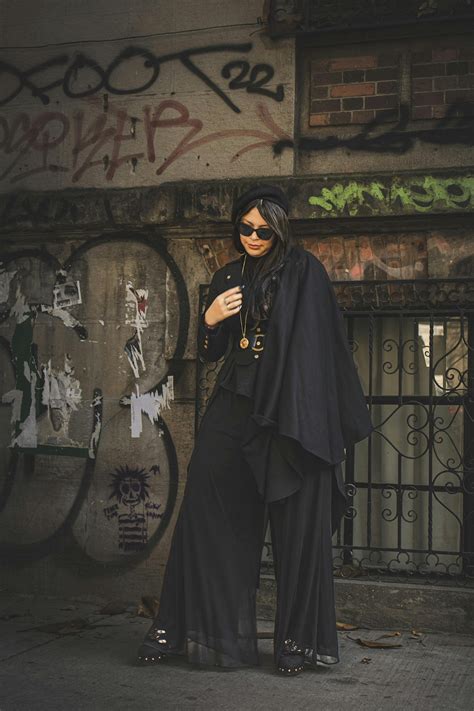 Ilustrácia topoľa osiky s charakteristickými trasúcimi sa listami