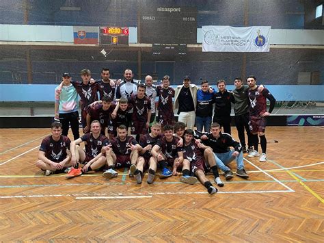 Schéma výsevu komonice do riadkov s informáciami o hĺbke sejby