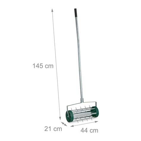 Náčrt trávnika s vyznačenými jamami a hrbolmi