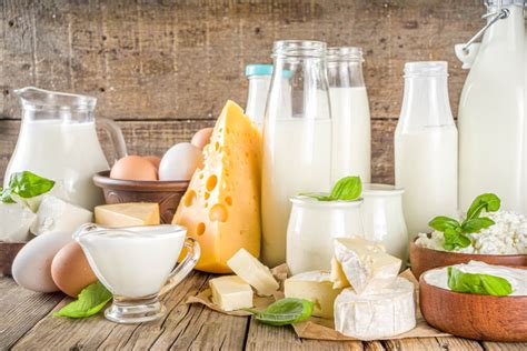 Rôzne mliečne výrobky a grécky jogurt