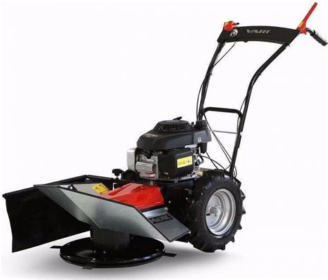 Bubnová kosačka pracujúca na vysokej tráve