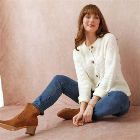 Detail hladkého povrchu kompostovacej nádoby.