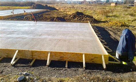 Fotografia debnenia základovej dosky pred liatím betónu