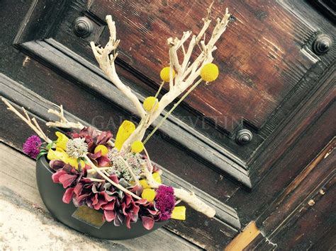 detail kvetinovej výzdoby oltára