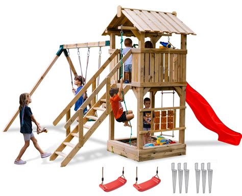 Ilustračná schéma rôznych komponentov záhradného domčeka ako sú šmykľavka, hojdačka, pieskovisko, rebrík.