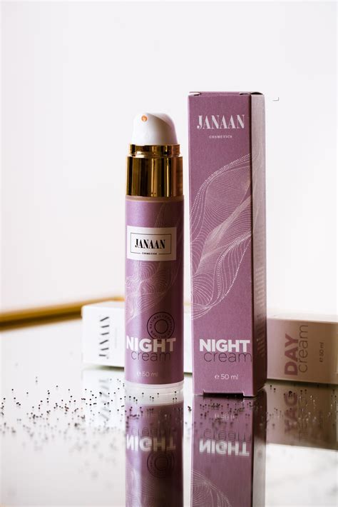 fotografia rôznych kozmetických produktov s makovým olejom