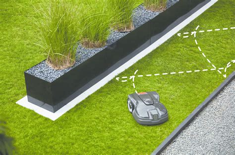 Schéma záhrady s robotickou kosačkou a vyznačenými pracovnými zónami