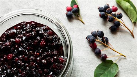 Rôzne jedlá a produkty pripravené z plodov muchovníka