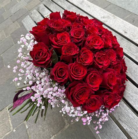 Kytica s gypsomilkou a ružami