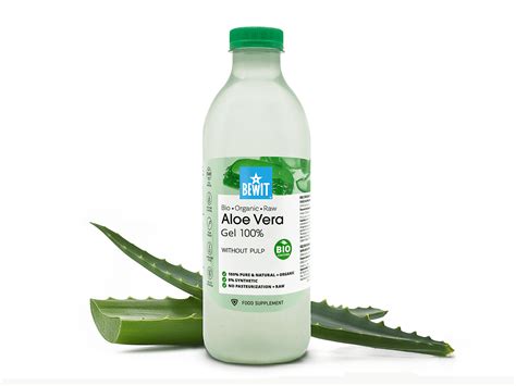 Pohár džúsu z Aloe Vera s listami mäty