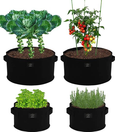 Ukážka rôznych typov nádob na pestovanie: plastové, keramické, drevené, pestovateľské vrecia.