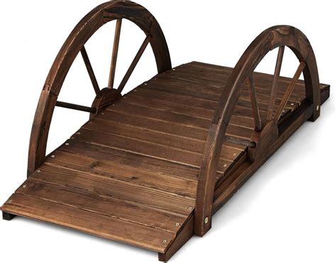 Detailná fotografia dreveného oblúkového mostíka