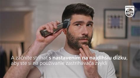 Dieťa, ktorému strihajú vlasy strojčekom