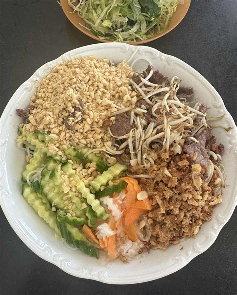 misa plná zrelých moruší