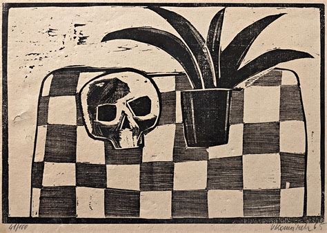 ilustrácia porovnávajúca záhadnú lebku s lebkou zvieraťa