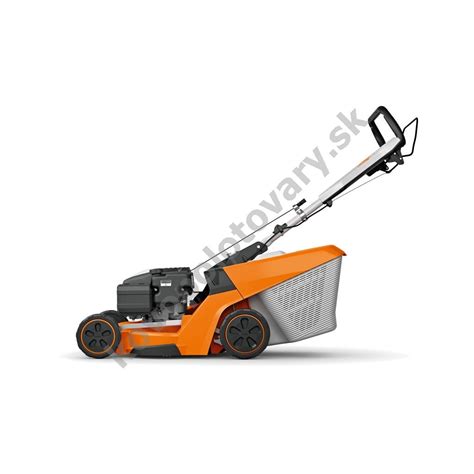 infografika: porovnanie parametrov benzínových kosačiek s pojazdom (výkon, šírka záberu, objem koša)