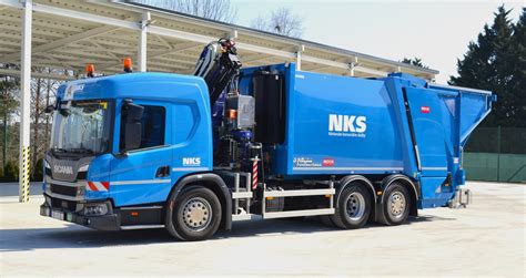 Rôzne typy posypovačov a rozmetadiel pre komunálne služby