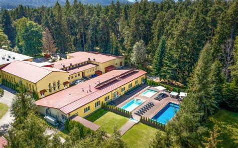 Pohľad na exteriér apartmánového domu Borievka v areáli Family Resort Lučivná