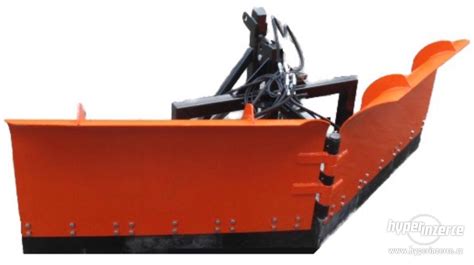 Schéma multifunkčného malotraktora s rôznymi druhmi pripojiteľného príslušenstva (kosačka, pluh, radlica)