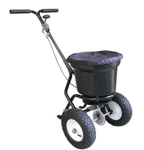 Nádoba so semenami trávnej zmesi a sejačka