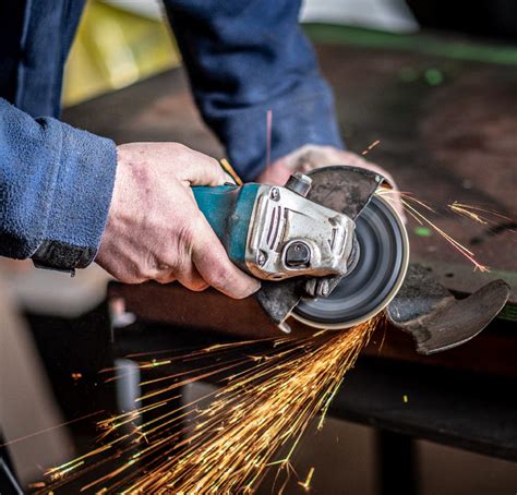 Nôž vyžínacky pripravený na brúsenie a vyváženie