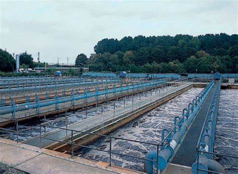 Schéma kolobehu živín v čistiarňach odpadových vôd: od zberu kalu cez kompostovanie až po využitie v poľnohospodárstve.