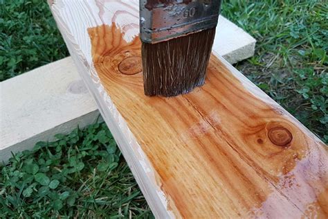 Príprava drevených hranolov pre vinohrad