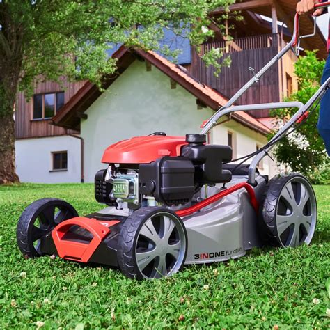 Benzínová kosačka Dolmar PM-46 SBC v prevádzke