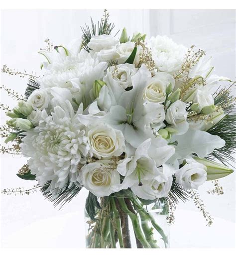 detail bielych kvetov katalpy