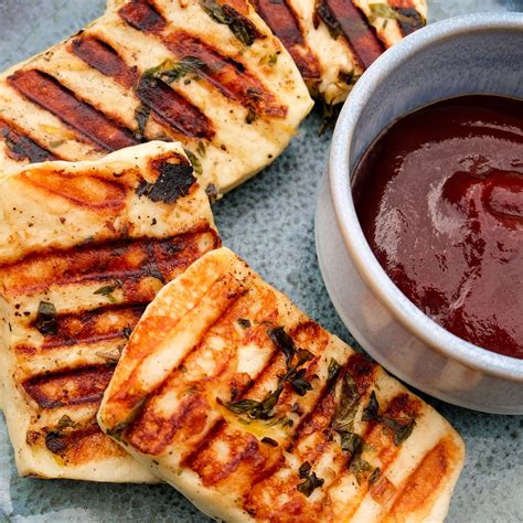 Halloumi syr grilovaný s bylinkami