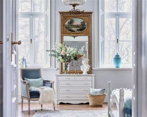 Detailná fotografia plodov ardízie a ľuľku v interiéri