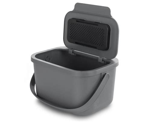 Fotografia malého kuchynského vedierka na bioodpad