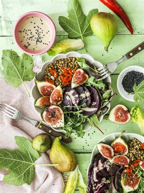 miska s pripravenou šalátovou zálievkou Vinaigrette