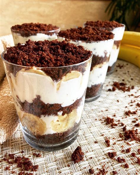 fotografia prípravy banánového výluhu v pohári