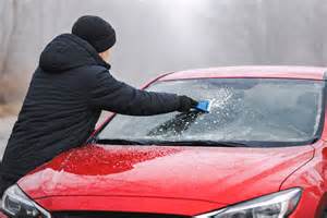 Názorné znázornenie techniky preosievania pôdy pri odstraňovaní pýru.