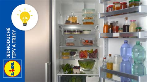 Ilustrácia zobrazujúca správne skladovanie paradajok pri izbovej teplote a v chladničke